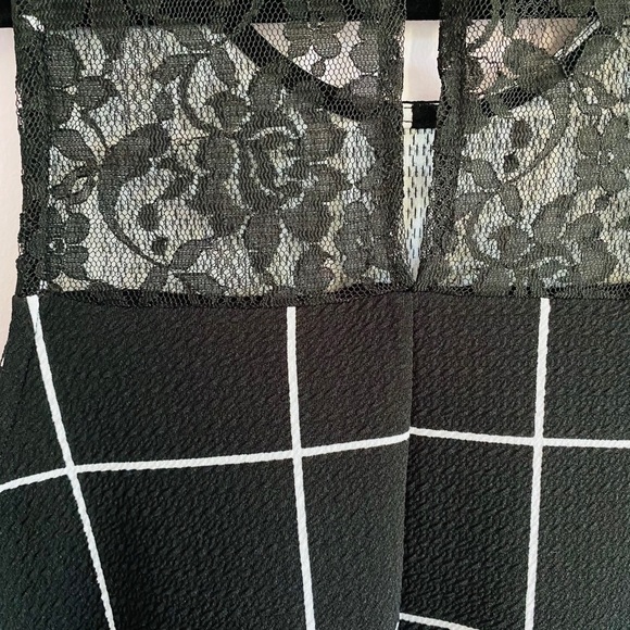 Black and White Sleeveless Dress - Picture 5 of 6